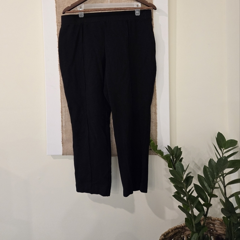 Philosophy black cropped work pant with Ponte stitch down front of pant. Size Xl